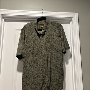 Orvis Active Fit Shirt Men’s M Green Floral Leaf Hawaiian Performance Beach